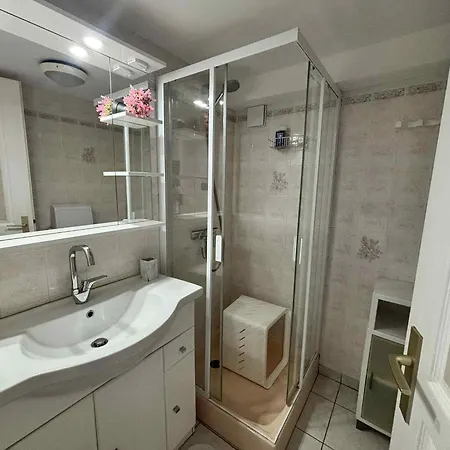 Maisonnette Proche Avec Jardin - - Fr-1-194-336